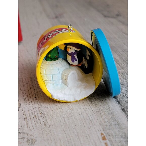 Hallmark Play-Doh penguin Hasbro ornament Xmas - Picture 7 of 8